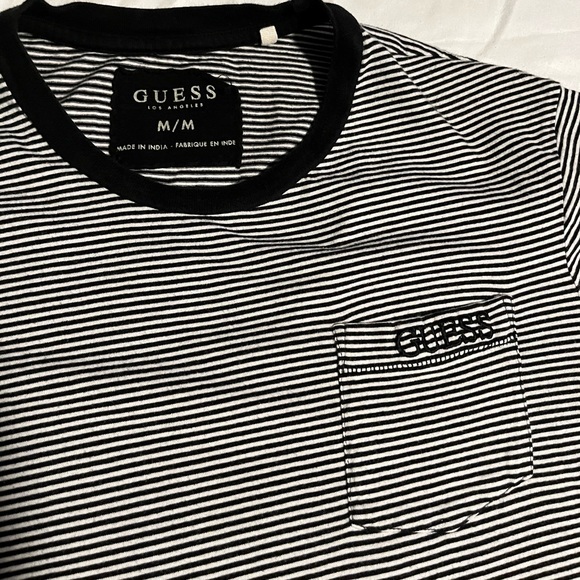 GUESS T-Shirt - Picture 2 of 2